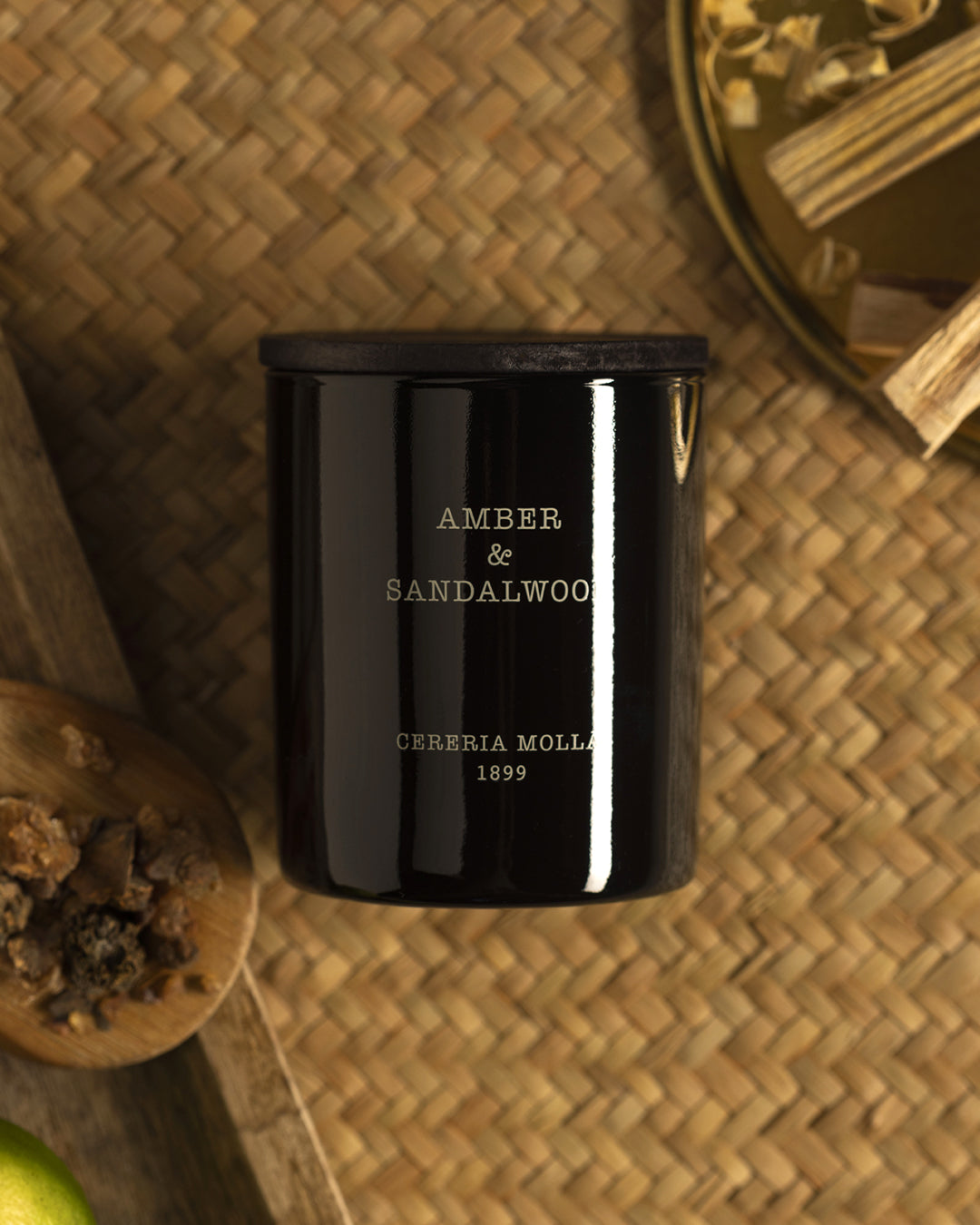Vela Amber & Sandalwood 230 gr Cereria Molla 1899 - Compra aqui toda la colección